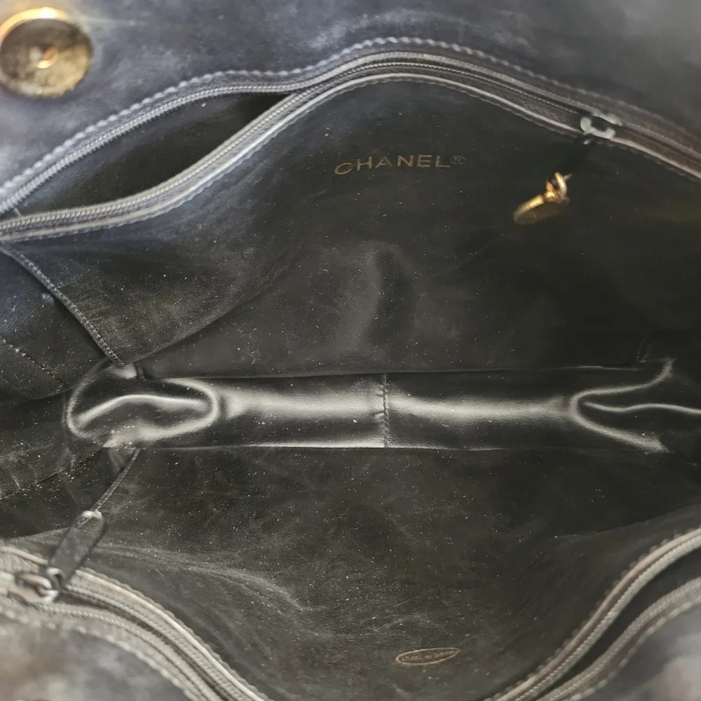 CHANEL Black Quilted Leather Tote - Picture 9 of 16